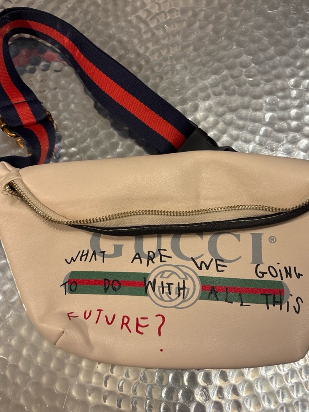 Gucci Beige Leather Cosmetic Pouch with Signature Green-Red Web and Script - Picture 4 of 4